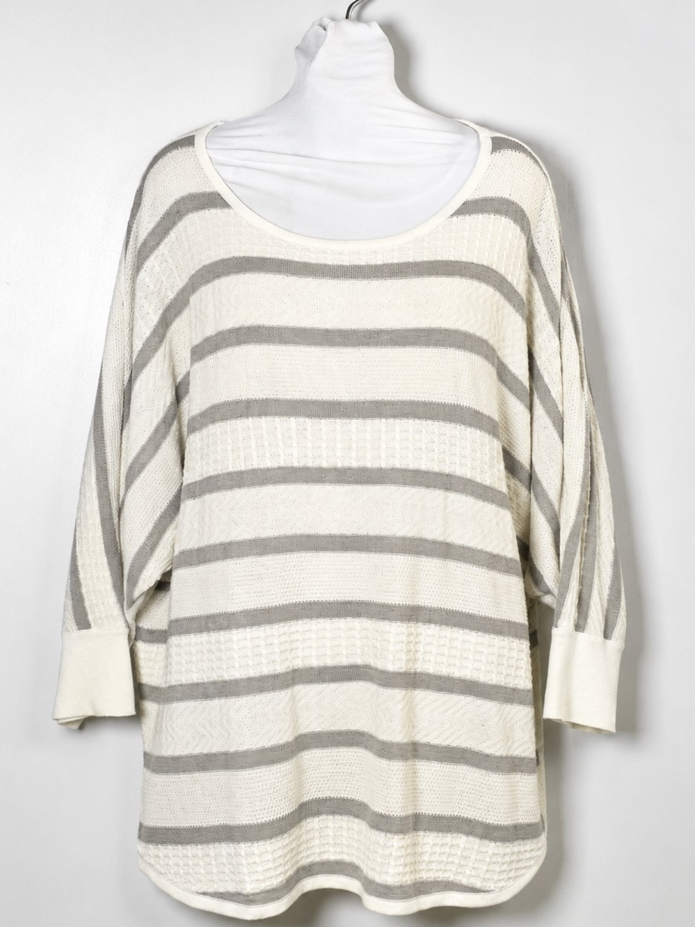 Avenue Womens Size 22/24 Cream Gray Striped Waffle Knit Tunic Top 3/4 Sleeve Top